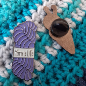Pin's pour addict au crochet - Yarn is life