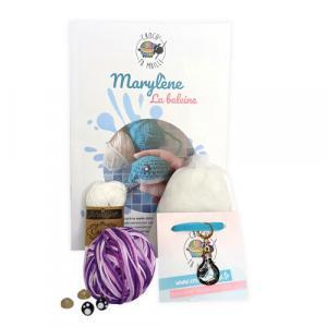 Baleine Marylène amigurumi crochet avec fil violet
