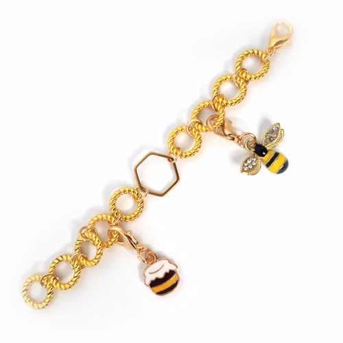 Découvre le compte-rangs My Honey ! Avec ses marqueurs abeille et pot de miel, il allie douceur et praticité. Parfait pour compter tes rangs sans effort !