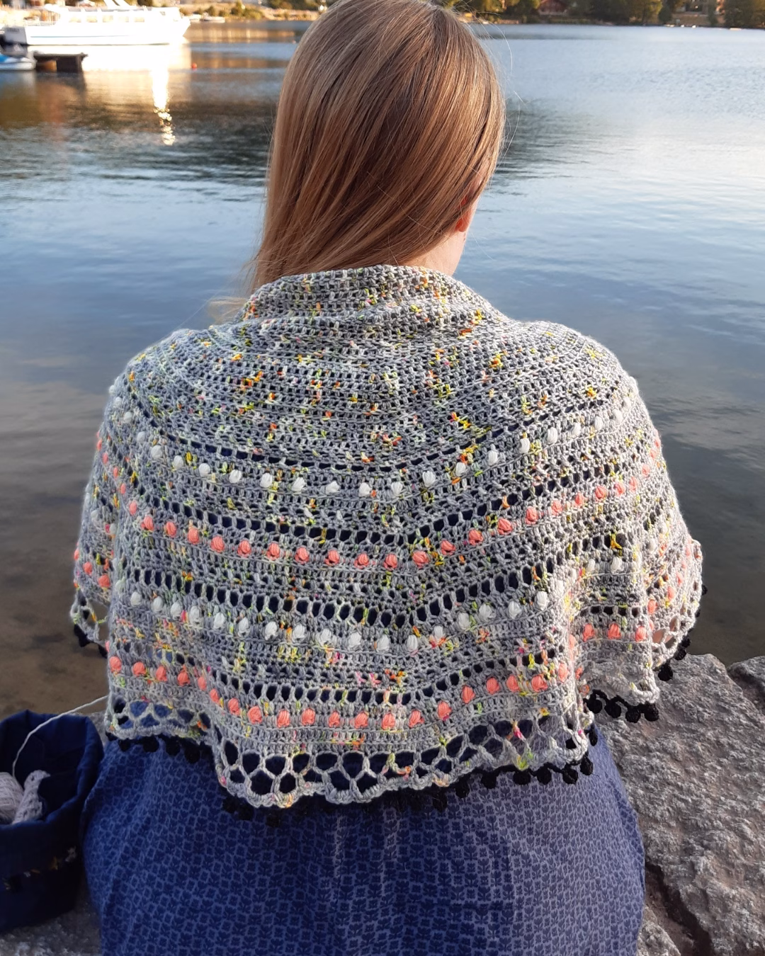 Patron au crochet Châle Totoro à la poursuite des noiraudes