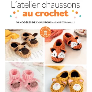Découvre L’atelier chaussons au crochet d’Ira Rott : 10 modèles d’animaux kawaii déclinés en pantoufles, bottines ou mules. Livre idéal pour débutants et passionnés de crochet.
