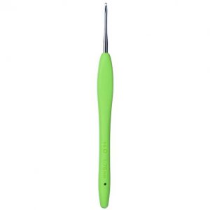 Découvrez les Crochets Amour de Clover petites tailles, ergonomiques et colorés. Confort optimal, glisse parfaite des mailles et embouts sécurisés pour crocheter sans douleur.