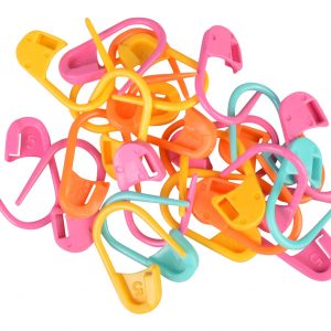 Organise facilement ton ouvrage avec les marqueurs de maille en plastique Pony. Boîte de 25 pièces colorées pour suivre tes points sans abîmer ton fil.