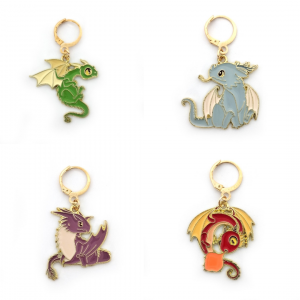 Découvre le marqueur de maille Dragons taquins, un accessoire pratique et original pour crochet et tricot. Disponible en quatre coloris (rouge, bleu, vert, violet), il t’aide à marquer tes rangs avec style.