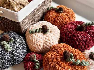 des courges et des citrouilles réalisées au crochet pour l'automne