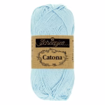 La palette bleus clairs du Scheepjes Catona regroupe 12 coloris harmonieux dans un coton mercerisé doux, brillant et certifié EN71-3. Disponible en trois grammages — 50g, 25g et 10g — pour t'adapter à tous tes projets, du grand ouvrage aux petites touches multicolores.