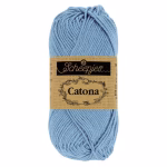 La palette bleus clairs du Scheepjes Catona regroupe 12 coloris harmonieux dans un coton mercerisé doux, brillant et certifié EN71-3. Disponible en trois grammages — 50g, 25g et 10g — pour t'adapter à tous tes projets, du grand ouvrage aux petites touches multicolores.