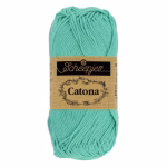 La palette bleus clairs du Scheepjes Catona regroupe 12 coloris harmonieux dans un coton mercerisé doux, brillant et certifié EN71-3. Disponible en trois grammages — 50g, 25g et 10g — pour t'adapter à tous tes projets, du grand ouvrage aux petites touches multicolores.