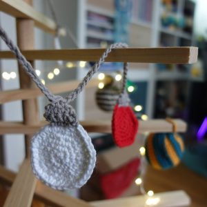 Patron au crochet Guirlande boules de Noël