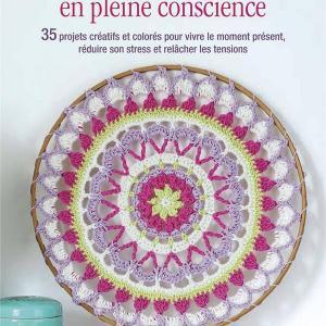 Avec Le crochet en pleine conscience, offre-toi un moment rien qu’à toi : 35 projets créatifs pour t’apaiser, te recentrer et crocheter en toute sérénité.
