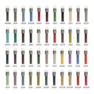 Découvre la gamme de perles en verre ronde Toho, disponibles en plusieurs couleurs. Apporte une finition professionnelle à tes créations avec ces perles.