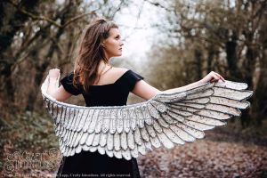 Envie de crocheter un châle qui original ? Découvre 15 modèles de châles originaux au crochet ! Des idées pour booster ta créativité !