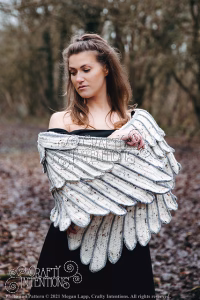 Envie de crocheter un châle qui original ? Découvre 15 modèles de châles originaux au crochet ! Des idées pour booster ta créativité !