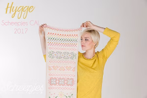 Envie de crocheter un châle qui original ? Découvre 15 modèles de châles originaux au crochet ! Des idées pour booster ta créativité !