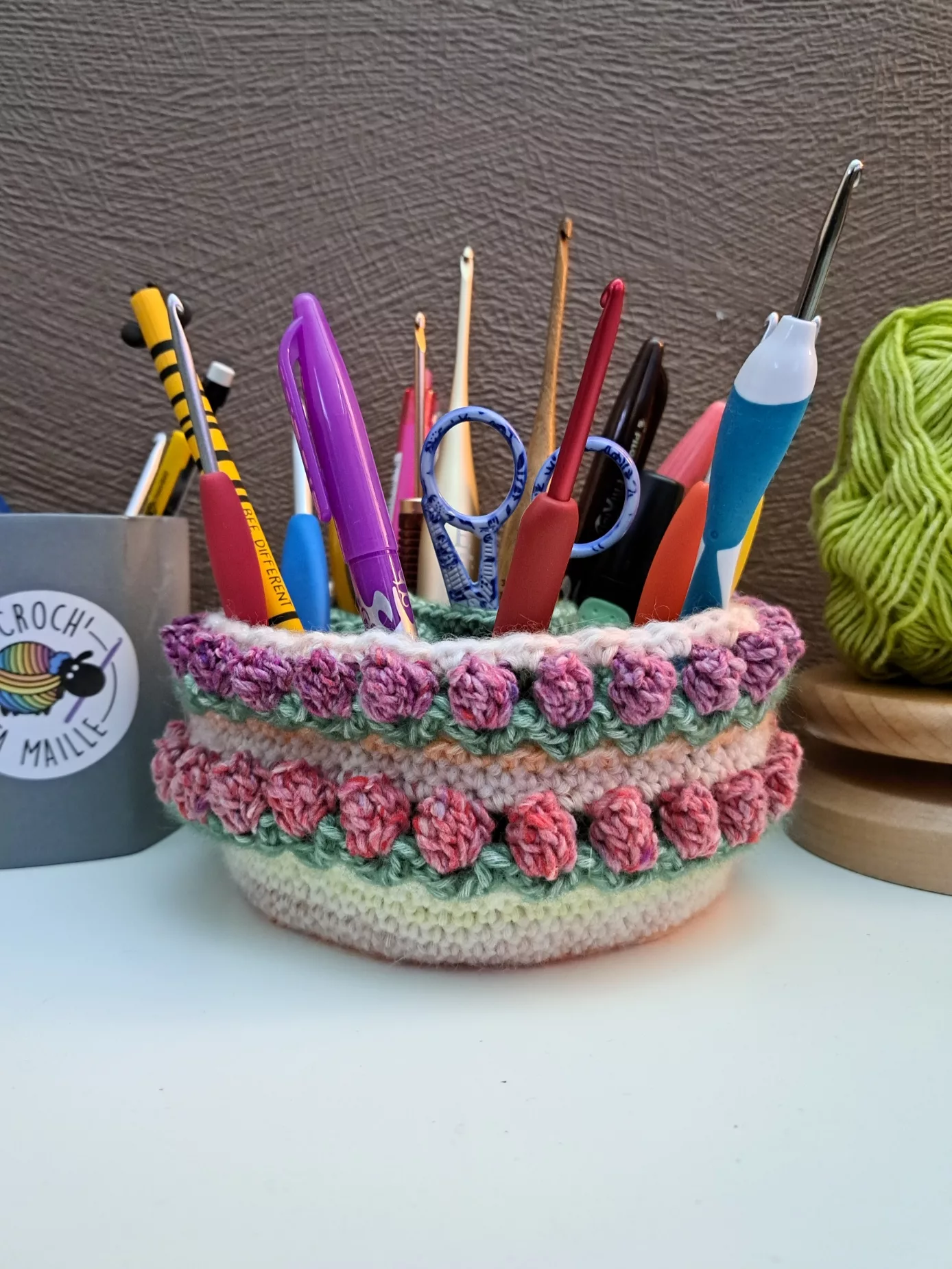 Étui à Crochet Organisateur Motif Vache Des Highlands Tournesol - 19x15x14 Cm, Bandes élastiques, Poches Filet