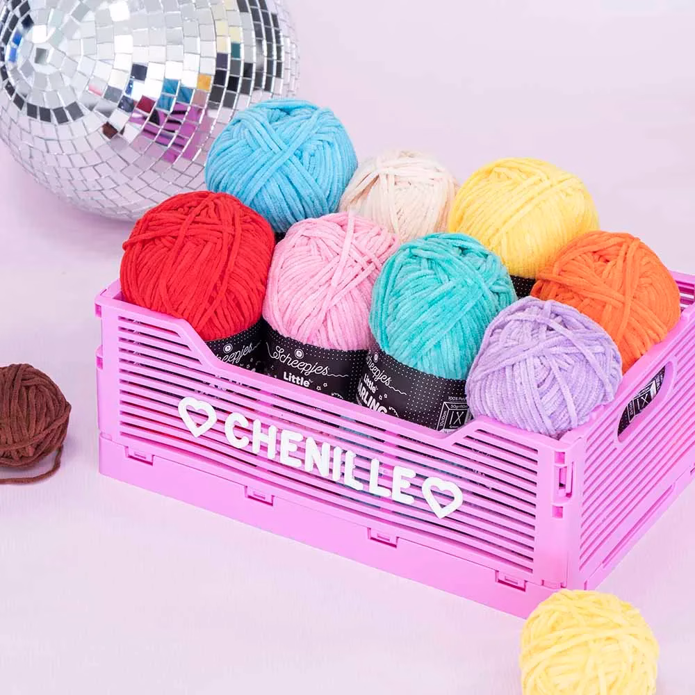Craque pour le Fil Chenille Little Darling de Scheepjes : 100 % polyester, ultra doux, idéal pour amigurumis, doudous et plaids bébé. 32 couleurs dispo !