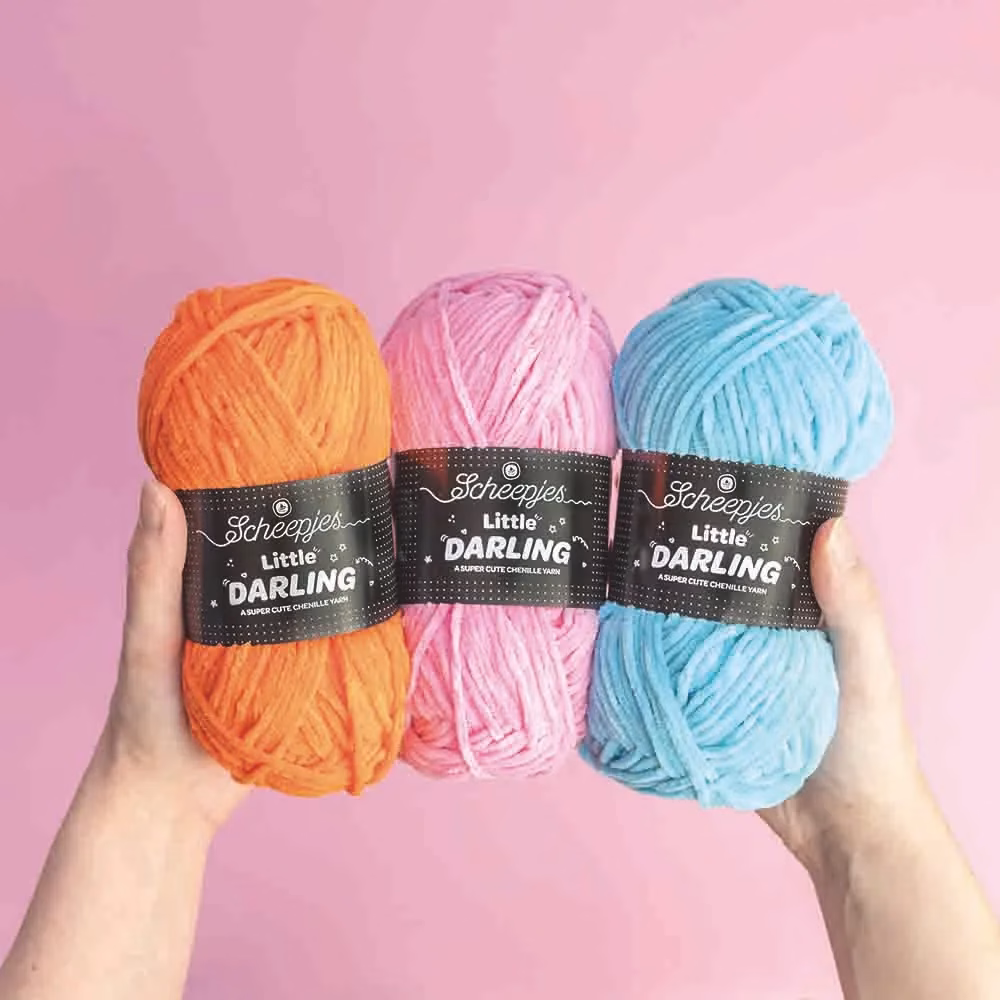 Craque pour le Fil Chenille Little Darling de Scheepjes : 100 % polyester, ultra doux, idéal pour amigurumis, doudous et plaids bébé. 32 couleurs dispo !