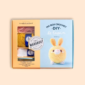 Apprends le crochet avec Ma Box Crochet DIY - Le Lapin : un kit complet avec fils coton, crochet, rembourrage et livret illustré. Idéal pour débuter !
