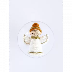 Crée ton ange au crochet avec le Coffret Les Boules de Noël au crochet – L’Ange de Little Bichons. Kit complet avec fils, crochet, boule transparente et tutoriel photo pour une décoration de Noël douce et féerique.