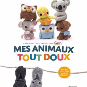 Apprends à crocheter 18 amigurumis tendres et moelleux avec Mes animaux tout doux – 18 amigurumis faciles en fil chenille de Theresa Kicher. Livre idéal pour débutants avec explications illustrées, vidéos tutos et conseils pour réussir tes peluches en fil chenille.