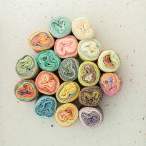 Découvrez le Fil Stone Washed Flow Scheepjes : un fil coton-acrylique doux et respirant, au dégradé fluide et harmonieux, idéal pour le crochet et le tricot, toute l’année.