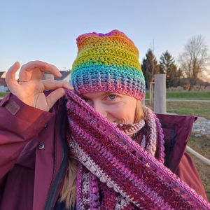 Kit à crocheter Châle A Hazy Shade of Winter : crée un châle unique aux dégradés subtils