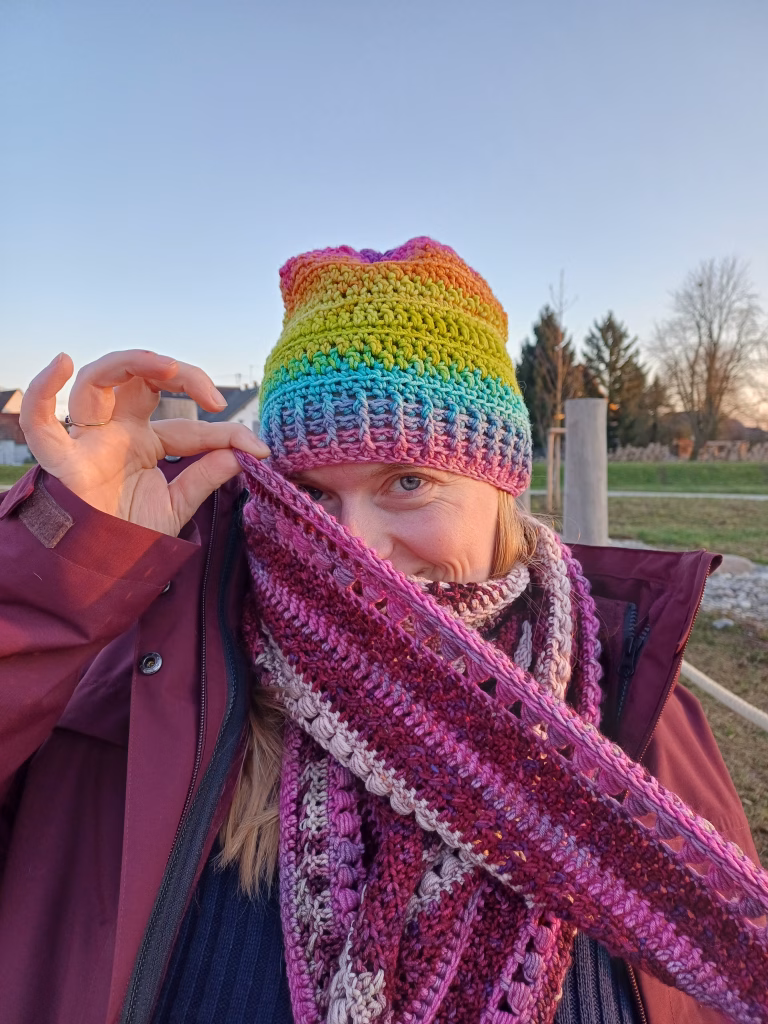 Kit à crocheter Châle A Hazy Shade of Winter : crée un châle unique aux dégradés subtils