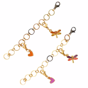 Découvrez le Compte-rangs Libellule spécial petite taille, parfait pour chaussettes et amigurumis. Compact, léger et décoratif, disponible avec cœur rose ou rouge.