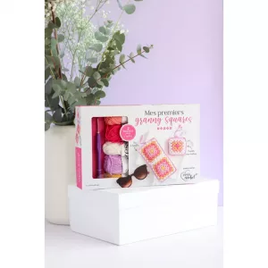 Découvre le kit granny square de Zess Crochet : 5 pelotes coton, 1 crochet ergonomique et un livret pas-à-pas pour réussir tes premiers carrés au crochet. Commande ton coffret !