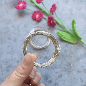 Bobine de fil de fer  – pour bouquets de fleurs au crochet