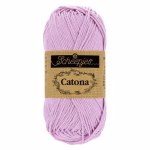 La palette violets du Scheepjes Catona regroupe 12 coloris harmonieux dans un coton mercerisé doux, brillant et certifié EN71-3. Disponible en trois grammages — 50g, 25g et 10g — pour t'adapter à tous tes projets, du grand ouvrage aux petites touches multicolores.