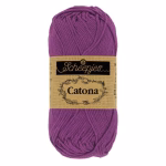 La palette violets du Scheepjes Catona regroupe 12 coloris harmonieux dans un coton mercerisé doux, brillant et certifié EN71-3. Disponible en trois grammages — 50g, 25g et 10g — pour t'adapter à tous tes projets, du grand ouvrage aux petites touches multicolores.