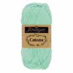 La palette verts clairs du Scheepjes Catona regroupe 14 coloris harmonieux dans un coton mercerisé doux, brillant et certifié EN71-3. Disponible en trois grammages — 50g, 25g et 10g — pour t'adapter à tous tes projets, du grand ouvrage aux petites touches multicolores.