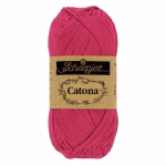 La palette roses profonds - rouges du Scheepjes Catona regroupe 15 coloris harmonieux dans un coton mercerisé doux, brillant et certifié EN71-3. Disponible en trois grammages — 50g, 25g et 10g — pour t'adapter à tous tes projets, du grand ouvrage aux petites touches multicolores.