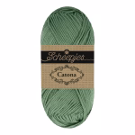 La palette verts foncés du Scheepjes Catona regroupe 14 coloris harmonieux dans un coton mercerisé doux, brillant et certifié EN71-3. Disponible en trois grammages — 50g, 25g et 10g — pour t'adapter à tous tes projets, du grand ouvrage aux petites touches multicolores.