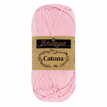 La palette roses clairs du Scheepjes Catona regroupe 11 coloris harmonieux dans un coton mercerisé doux, brillant et certifié EN71-3. Disponible en trois grammages — 50g, 25g et 10g — pour t'adapter à tous tes projets, du grand ouvrage aux petites touches multicolores.