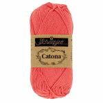 La palette oranges - corail du Scheepjes Catona regroupe 13 coloris harmonieux dans un coton mercerisé doux, brillant et certifié EN71-3. Disponible en trois grammages — 50g, 25g et 10g — pour t'adapter à tous tes projets, du grand ouvrage aux petites touches multicolores.