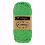 La palette verts foncés du Scheepjes Catona regroupe 14 coloris harmonieux dans un coton mercerisé doux, brillant et certifié EN71-3. Disponible en trois grammages — 50g, 25g et 10g — pour t'adapter à tous tes projets, du grand ouvrage aux petites touches multicolores.