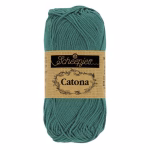 La palette verts foncés du Scheepjes Catona regroupe 14 coloris harmonieux dans un coton mercerisé doux, brillant et certifié EN71-3. Disponible en trois grammages — 50g, 25g et 10g — pour t'adapter à tous tes projets, du grand ouvrage aux petites touches multicolores.