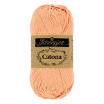 La palette oranges - corail du Scheepjes Catona regroupe 13 coloris harmonieux dans un coton mercerisé doux, brillant et certifié EN71-3. Disponible en trois grammages — 50g, 25g et 10g — pour t'adapter à tous tes projets, du grand ouvrage aux petites touches multicolores.