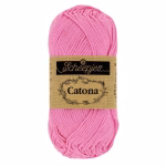 La palette roses clairs du Scheepjes Catona regroupe 11 coloris harmonieux dans un coton mercerisé doux, brillant et certifié EN71-3. Disponible en trois grammages — 50g, 25g et 10g — pour t'adapter à tous tes projets, du grand ouvrage aux petites touches multicolores.